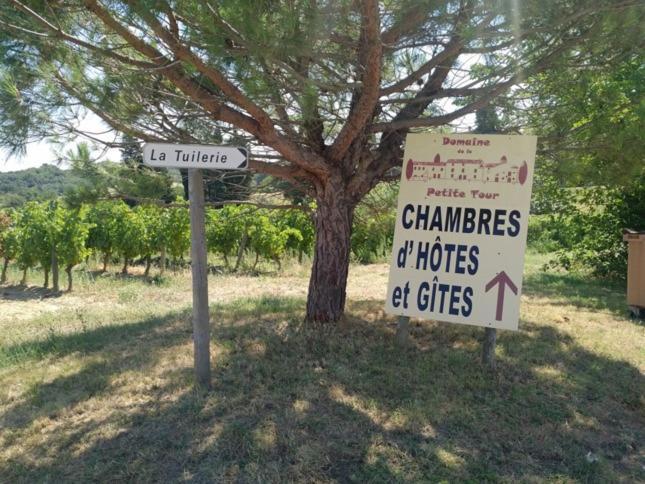 Отель Domaine De La Petite Tour Монреаль Экстерьер фото
